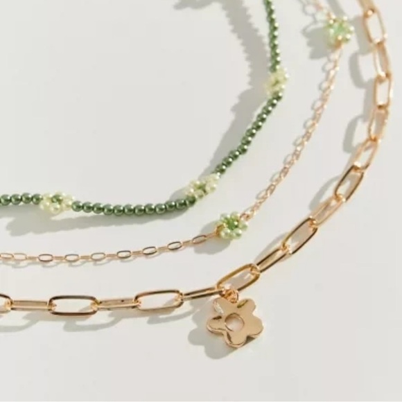URBAN OUTFITTERS Agnes Pearl Layer Necklace Set In Light Green - Picture 1 of 3